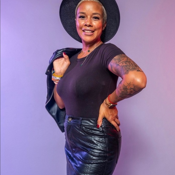 Meet your Posher, Rosa - Picture 1 of 5